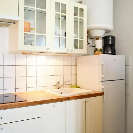 Apartment Climat. 4 Pers. Avec Parking Privatif Au Lavandou, Proche Centre Et - Fr-1-251-390 *
