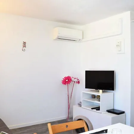 Apartment Climat. 4 Pers. Avec Parking Privatif Au Lavandou, Proche Centre Et - Fr-1-251-390